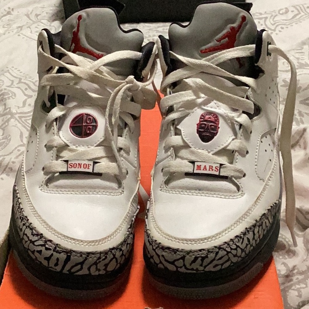 White cement sons of mars